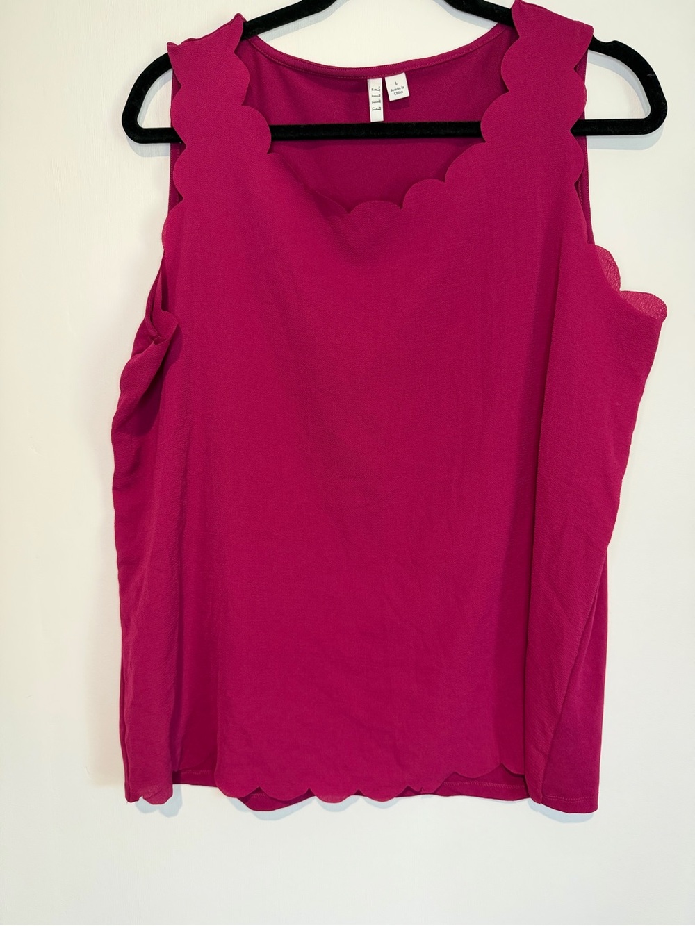 ELLE Hot Pink Scalloped Sleeveless Blouse L Coquette Office Wear Shell